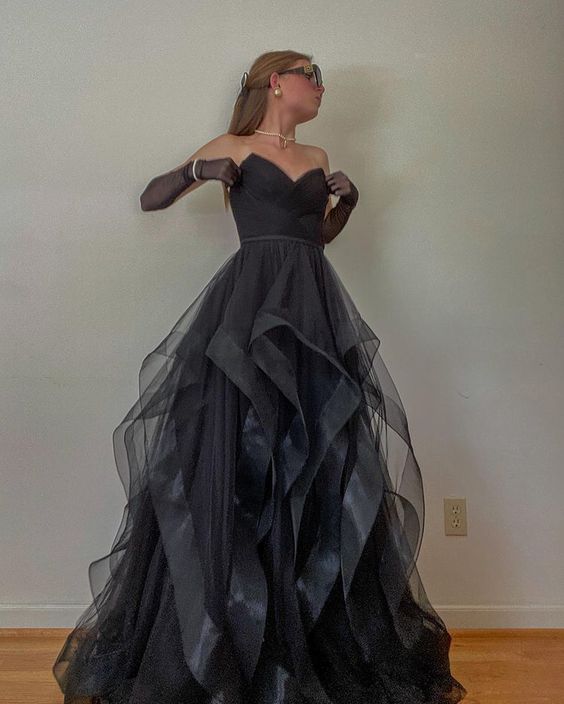 Fairytale Evening Dresses with Gloves Tiered Ball Gown