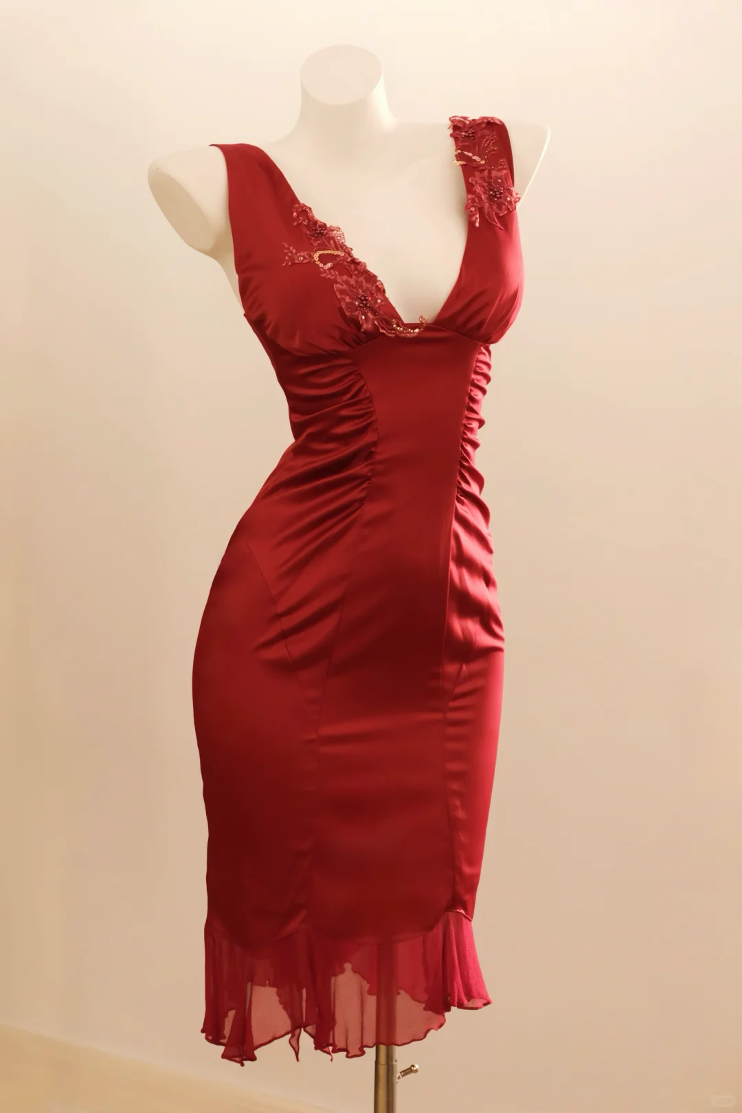 Sexy Red Sheath V Neck Dresses for Party Events Fitted Prom Outfit