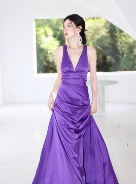 Chic V-Neck Sheath Long Evening Dresses Satin Sleeveless Purple Evening Dress Backless Formal Gown