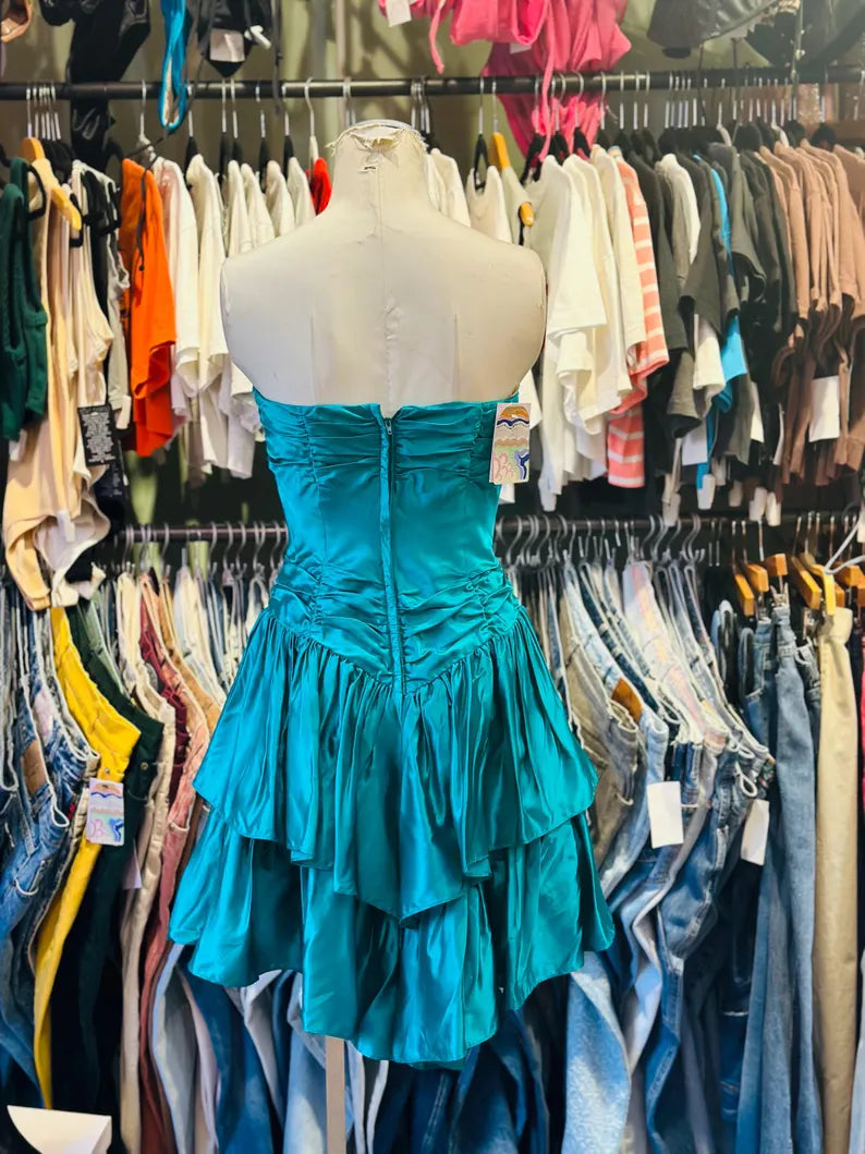 Sweetheart Neck Blue Satin 17th Birthday Short Graduation Dress