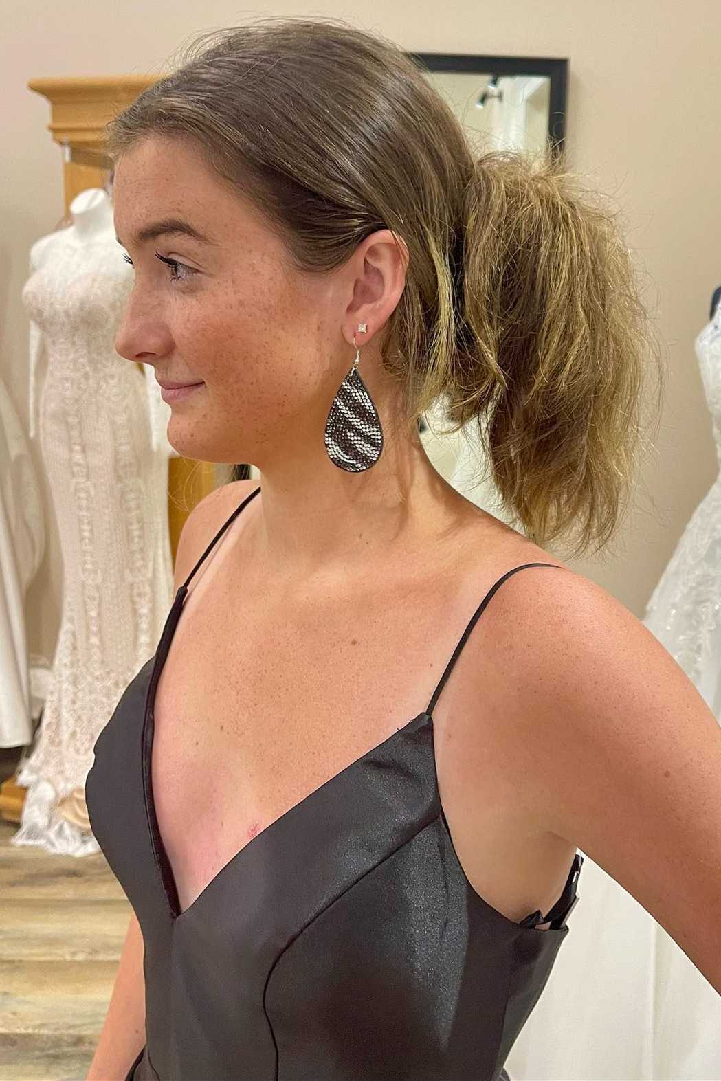 Black-V-Neck-Spaghetti-Straps-Short-Homecoming-Dresses