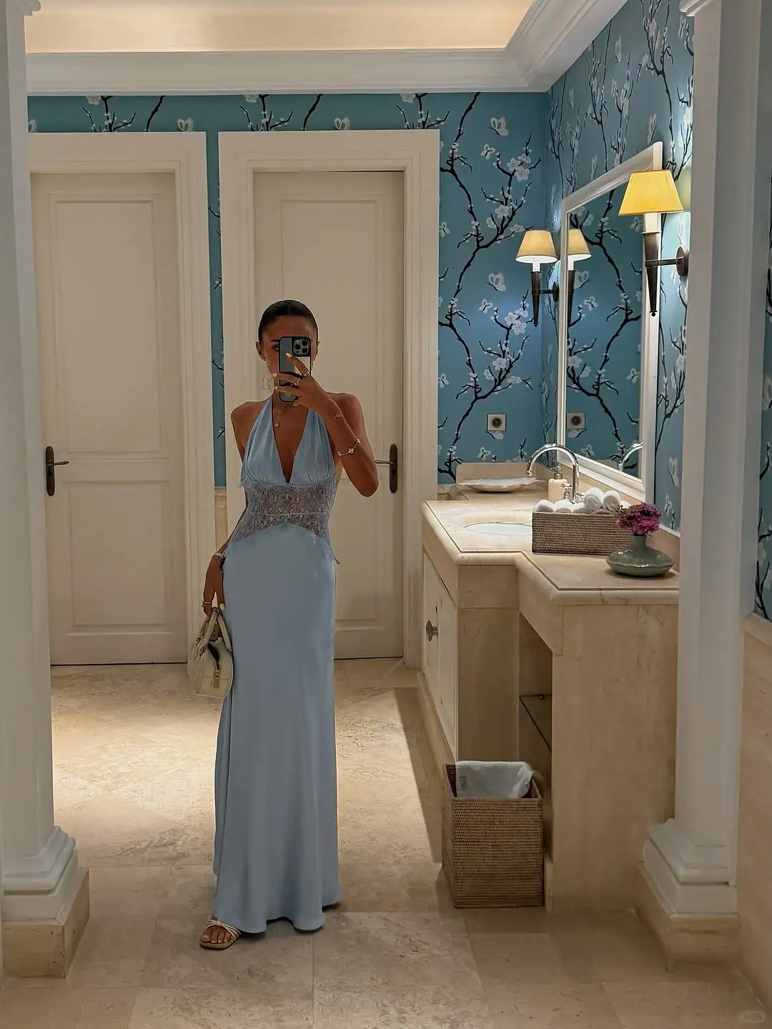 Sexy Open Back Maxi Dresses Blue Sheath Halter Satin Long Prom Outfits