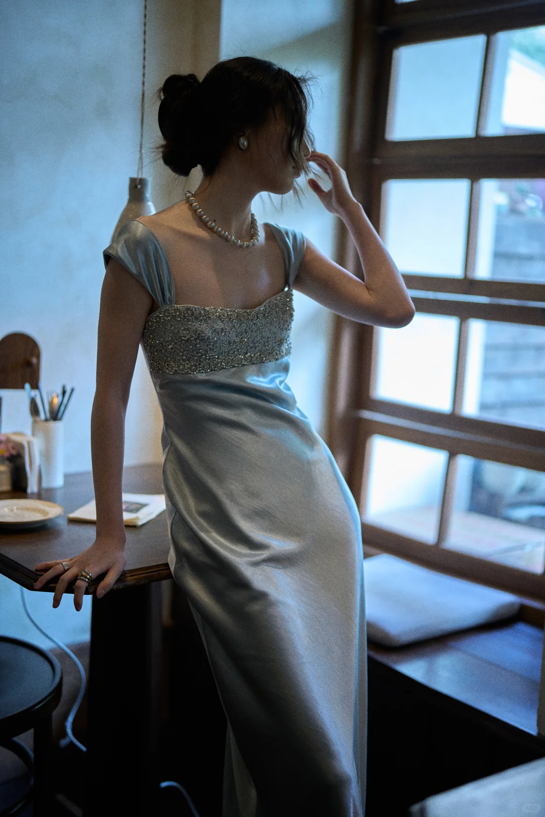 Elegant Blue Sheath Party Dress Straps Beaded Satin Long Formal Dresses