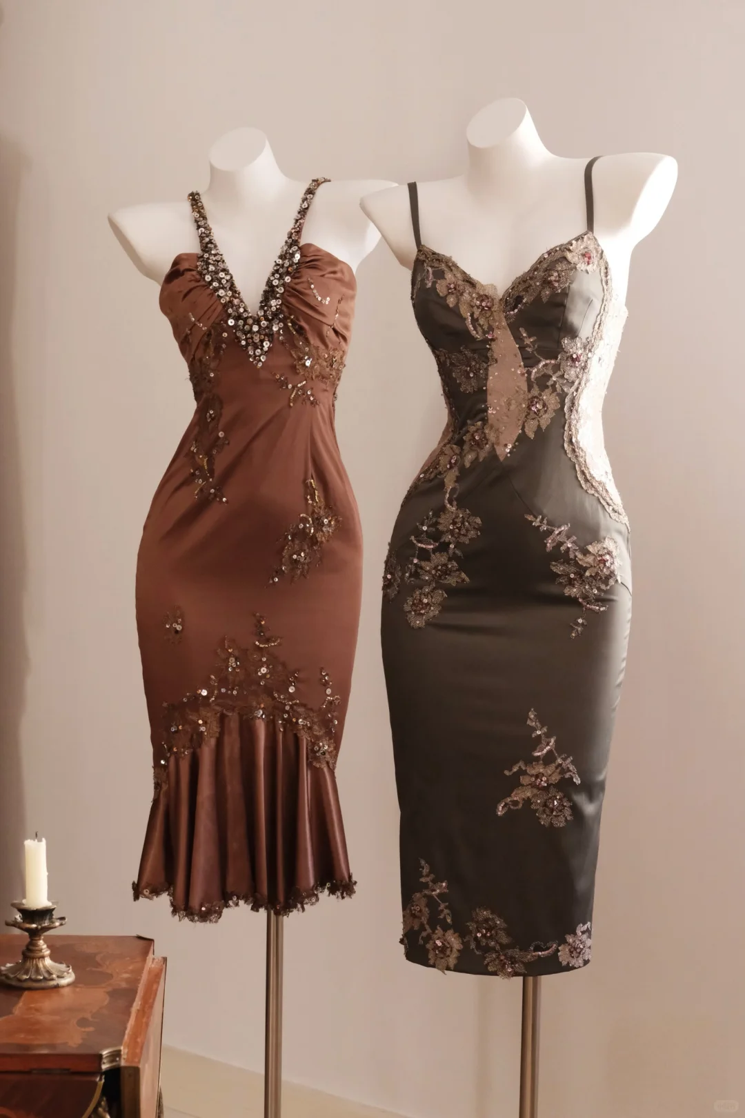 Sexy Brown Sheath V Neck Prom Dress Appliques Lace Satin Short Formal Dress Outfits