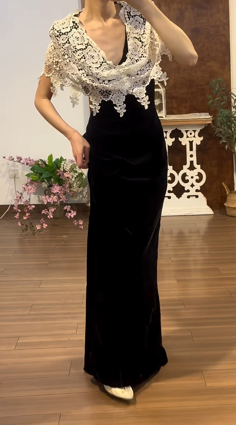 Vinatge Black Velvet Mermaid Dress with Lace Embroidered Neckline