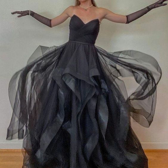 Fairytale Evening Dresses with Gloves Tiered Ball Gown