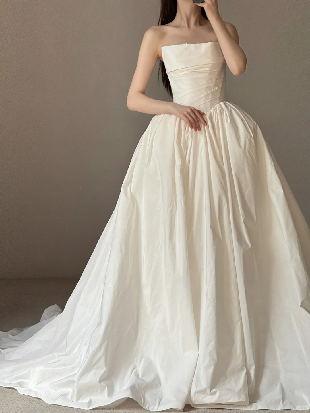 Elegant Strapless Wedding Dresses Exquisite Pearl White Satin Long Bridal Gown