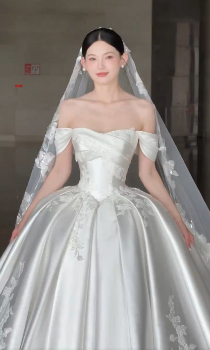 Modest Off-Shoulder Ball Gown Satin Long Wedding Dresses Appliqué White Bridal Dress