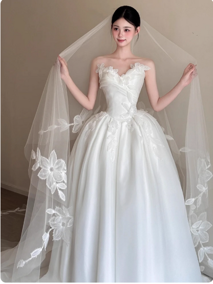Princess Long Wedding Dresses Appliques Satin White Bridal Gowns
