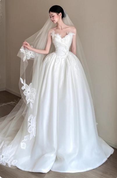 Princess Long Wedding Dresses Appliques Satin White Bridal Gowns