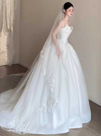Princess Long Wedding Dresses Appliques Satin White Bridal Gowns