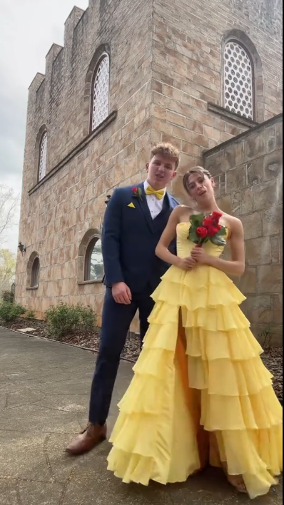 Chic Strapless A-Line Long Prom Dresses Organza Yellow Evening Gowns Tiered Graduation Dress