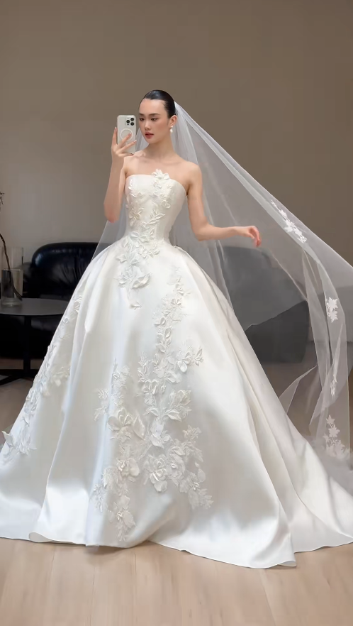 Luxury Strapless Ball Gown Long Wedding Dresses Satin Princess Bridal Gowns