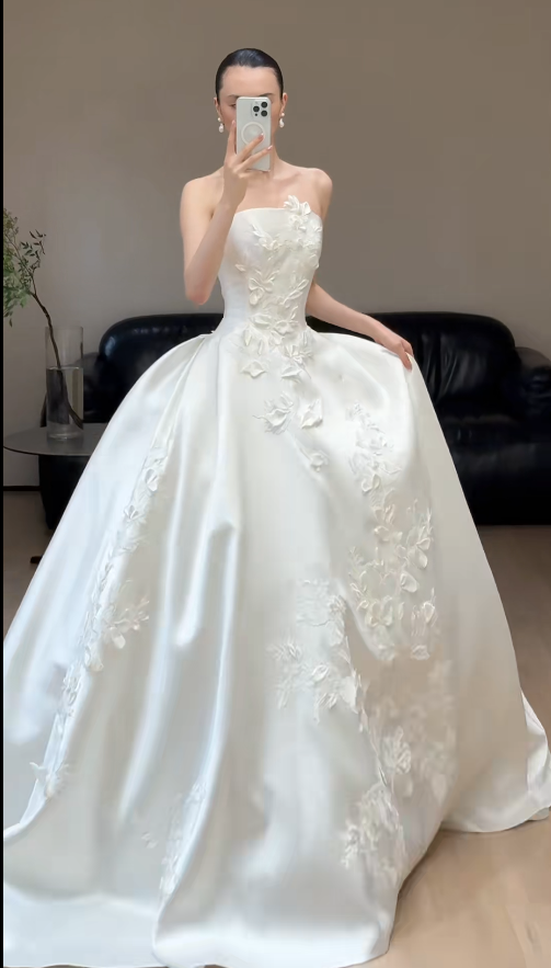 Luxury Strapless Ball Gown Long Wedding Dresses Satin Princess Bridal Gowns