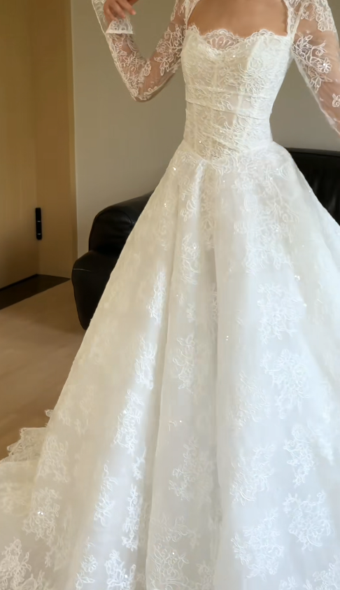 Beautiful Wedding Dresses with Appliques White Lace Bridal Gowns Long Sleeve Bridal Dresses