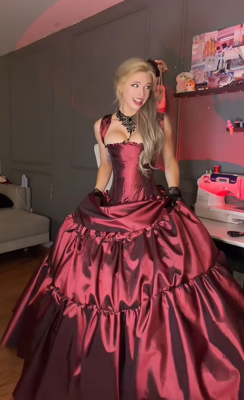 Gorgeous Ball Gown Burgundy Quinceanera Dress Satin Straps Sleeveless Sweet 16 Dresses