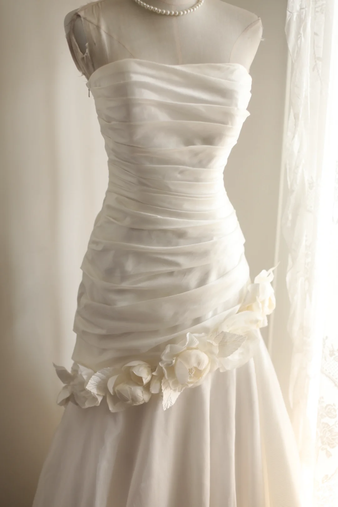 Ruched Bodice Mermaid Long Wedding Dress Cascading Floral Applique Formal Dresses