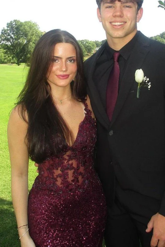 V-Neck Sequins Appliques Fitted Long Prom Dress Designer Evening Gowns
