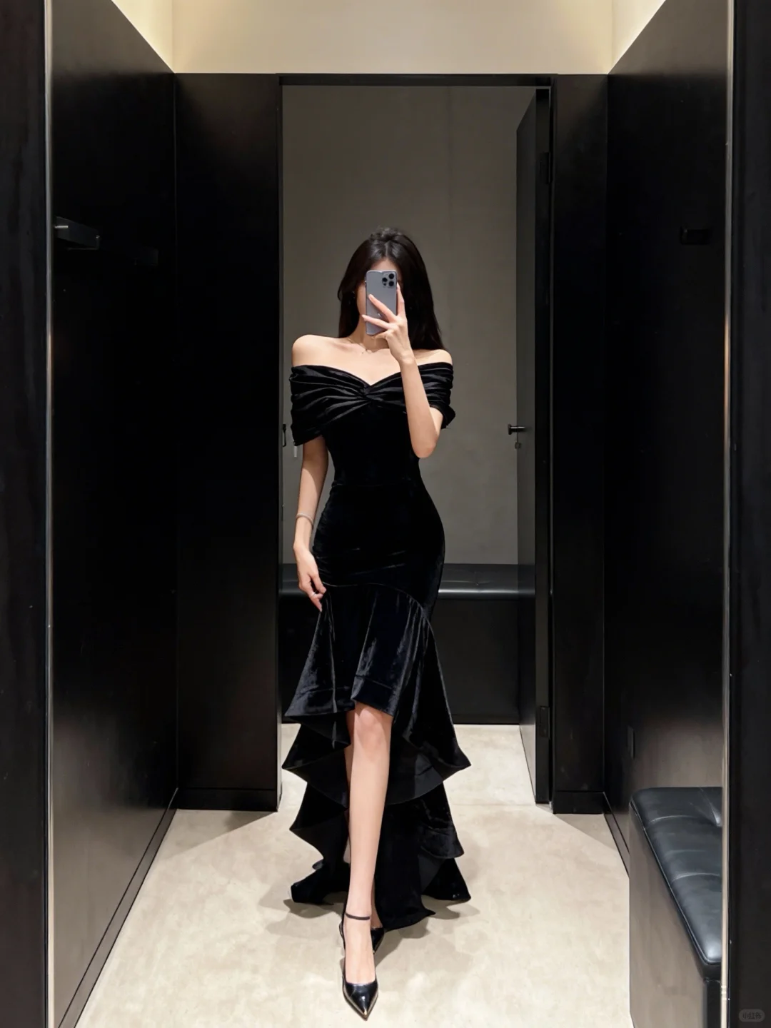 Sexy Mermaid Event Dresses Elegant Off the Shoulder Black Ruffle Velvet Long Prom Dress