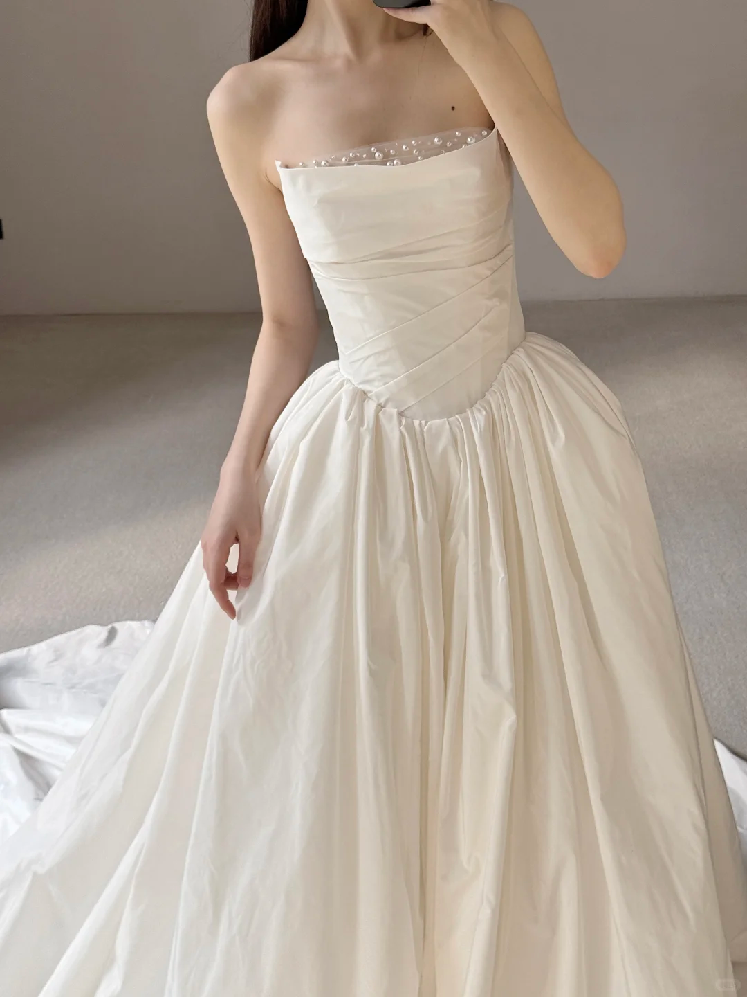 Elegant Strapless Wedding Dresses Exquisite Pearl White Satin Long Bridal Gown