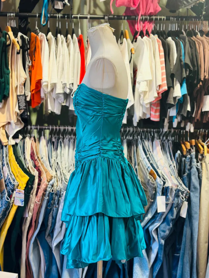 Sweetheart Neck Blue Satin 17th Birthday Short Graduation Dress