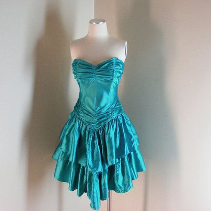 Sweetheart Neck Blue Satin 17th Birthday Short Graduation Dress