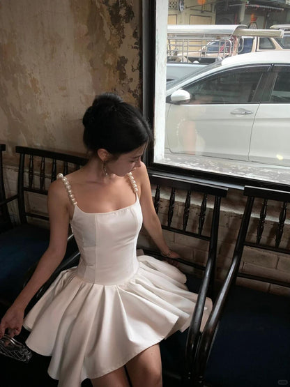 Classy Pearls Straps Satin A Line Short 16th Birthday Outfits White Mini Graduation Homecoming Dress