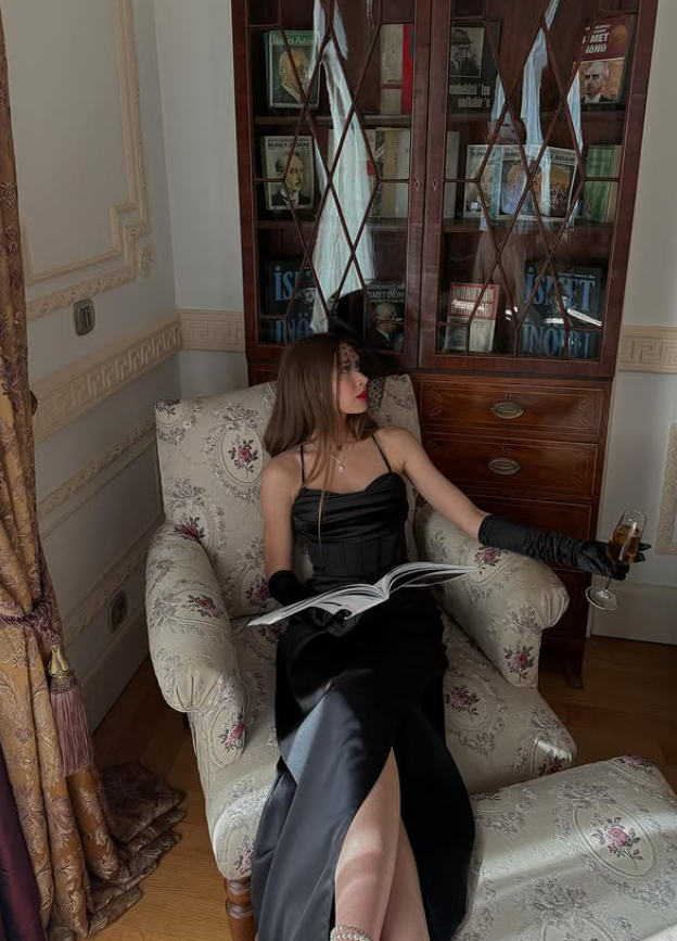 Elegant Black Fitted Formal Dress Woman Elegant with Gloves
