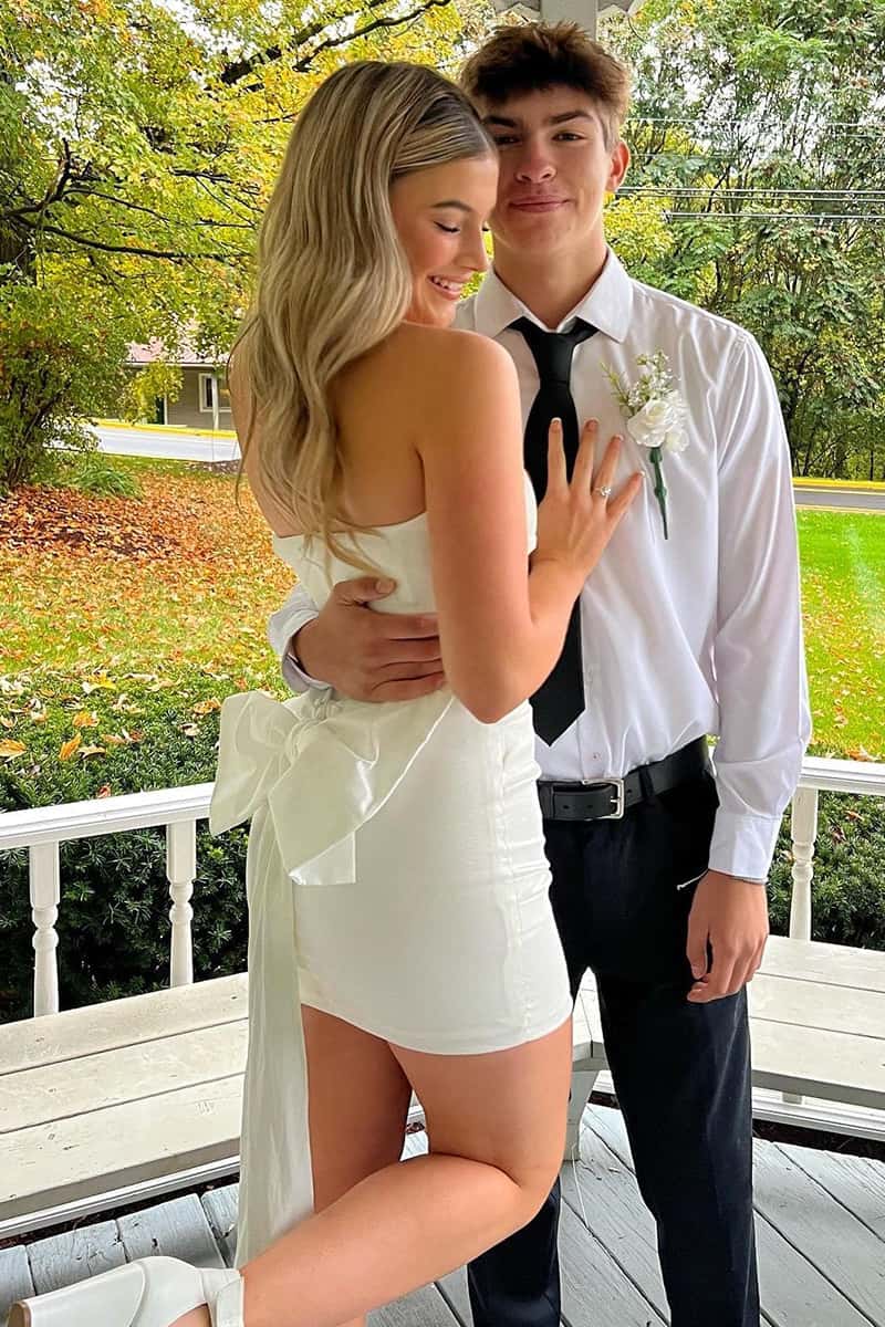 Cute White Tight Cocktail Dresses with Bow Birthday Party Gown