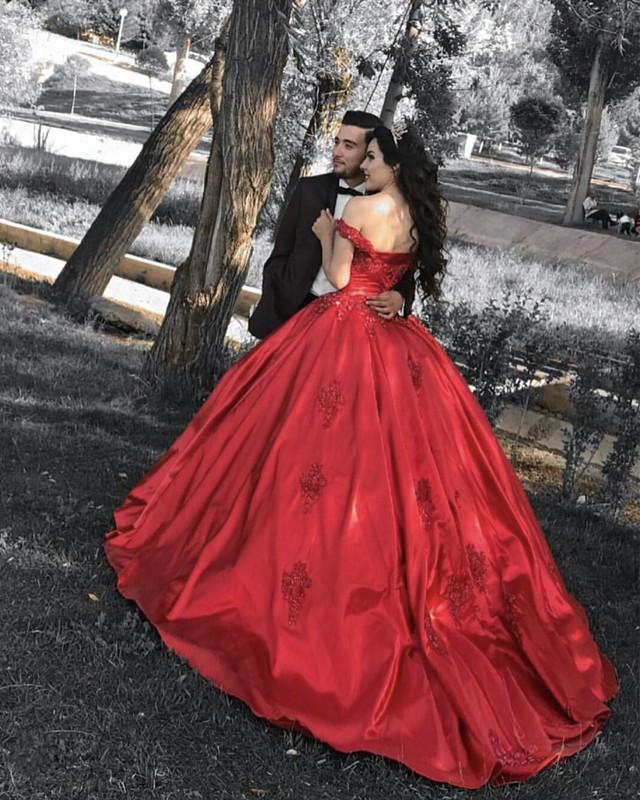 Red Sweetheart Off Shoulder Satin With Appliques Ball Gown Prom Dresses