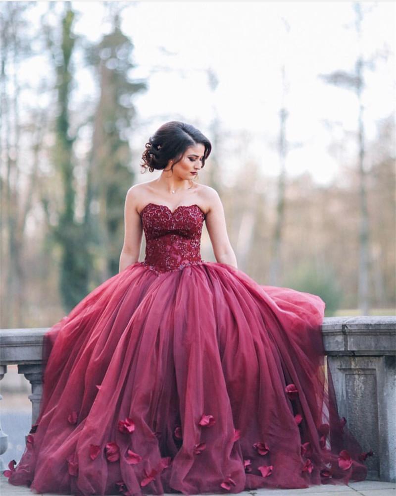 Chic Lace Beading Sweetheart Organza Ball Gowns Quinceanera Dresses