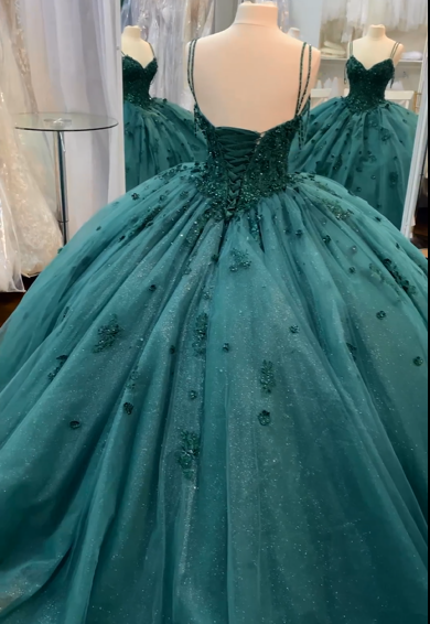 Ball Gown Beaded Quinceanera Dress Spaghetti Straps Emerald Green Quince Dress