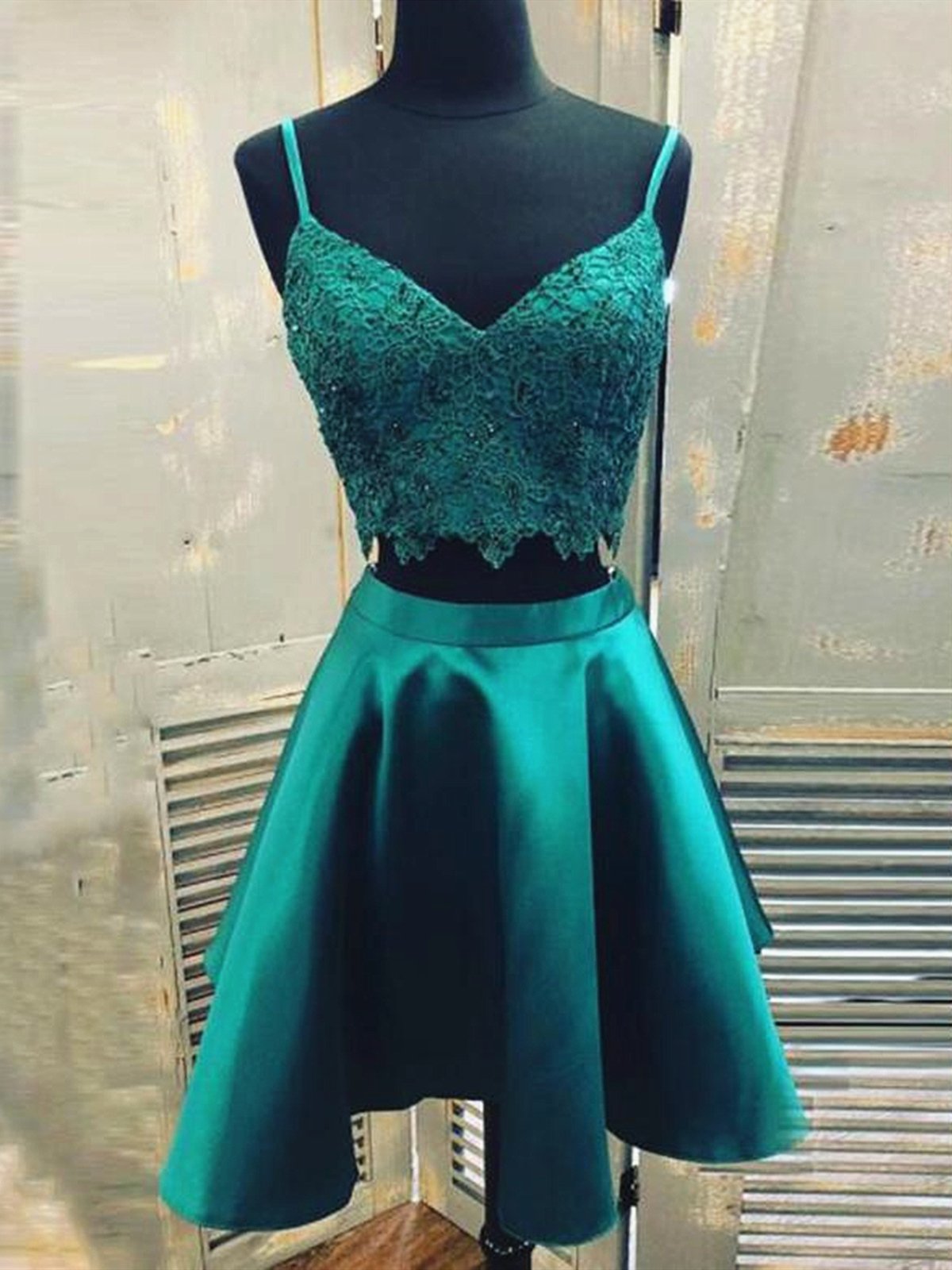 V Neck 2 Pieces Short Green Lace Prom Dresses, Two Pieces Short Green Formal Homecoming Dresses
